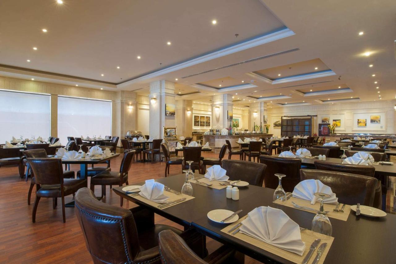 Radisson Blu Hotel, Dhahran Эль-Хубар Экстерьер фото