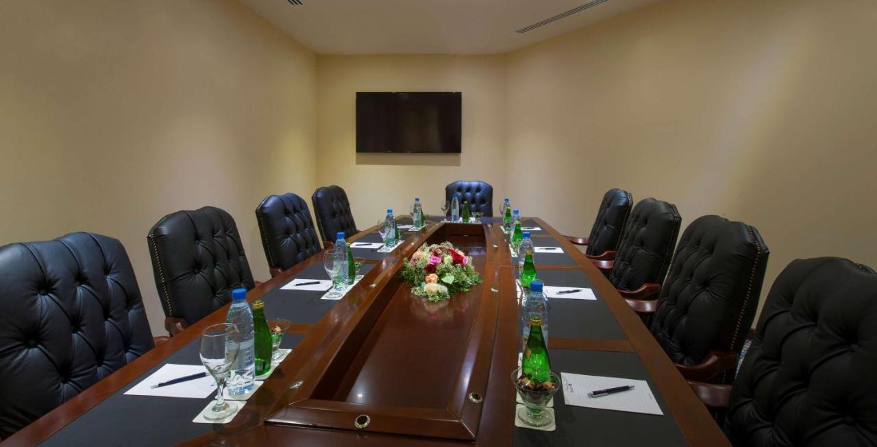Radisson Blu Hotel, Dhahran Эль-Хубар Экстерьер фото