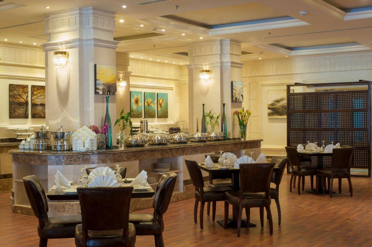 Radisson Blu Hotel, Dhahran Эль-Хубар Экстерьер фото