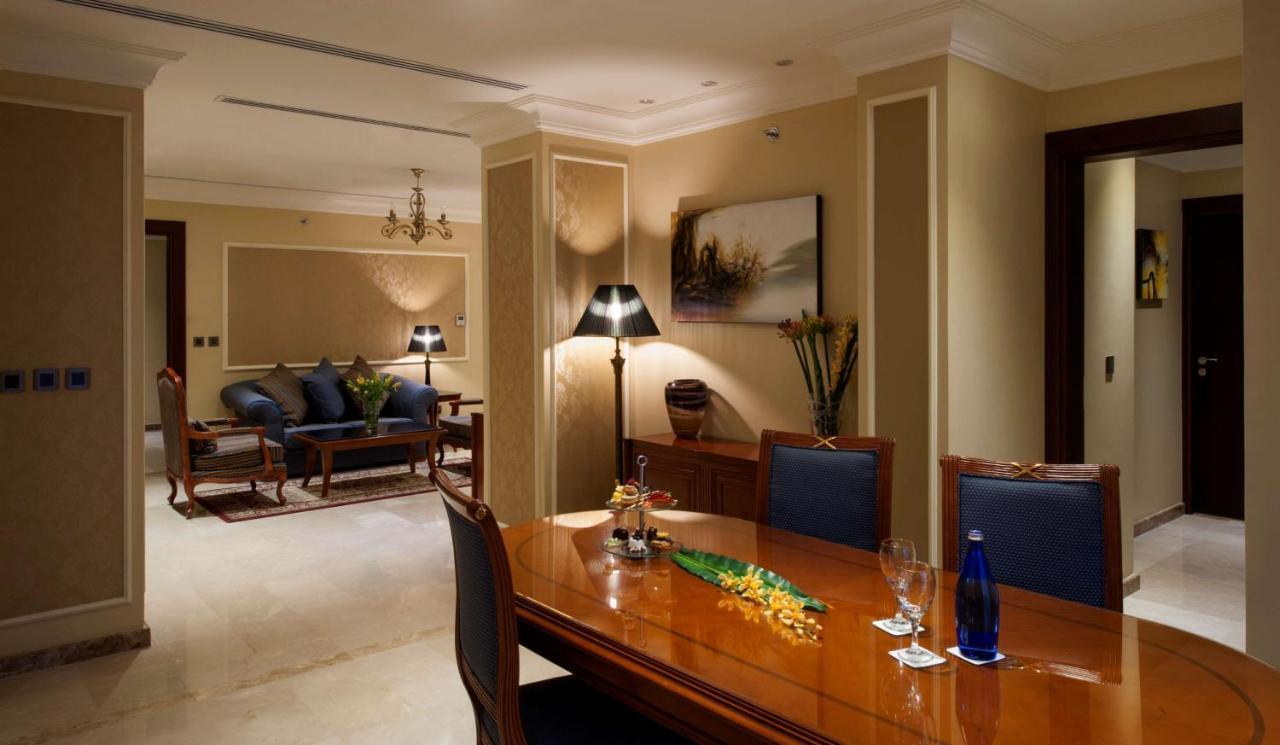Radisson Blu Hotel, Dhahran Эль-Хубар Экстерьер фото