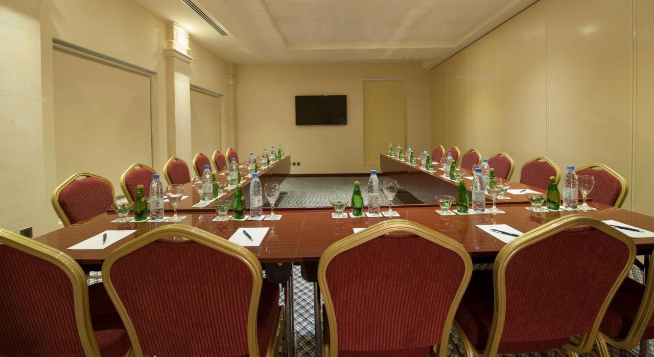 Radisson Blu Hotel, Dhahran Эль-Хубар Экстерьер фото
