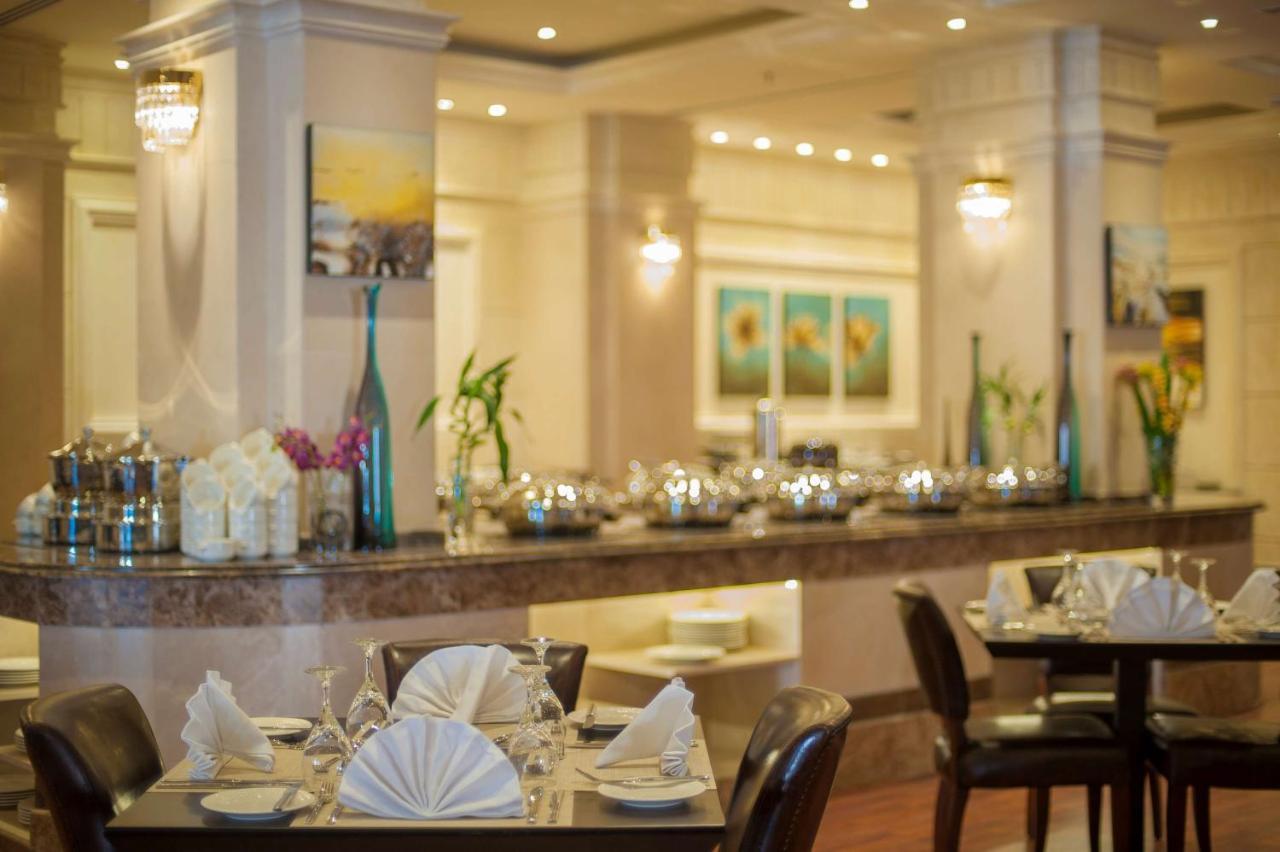 Radisson Blu Hotel, Dhahran Эль-Хубар Экстерьер фото