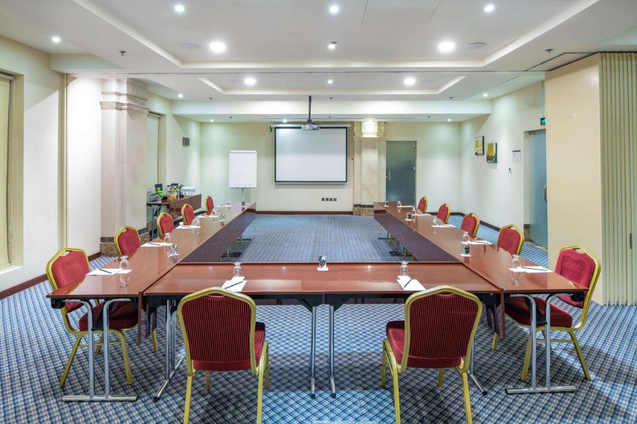 Radisson Blu Hotel, Dhahran Эль-Хубар Экстерьер фото