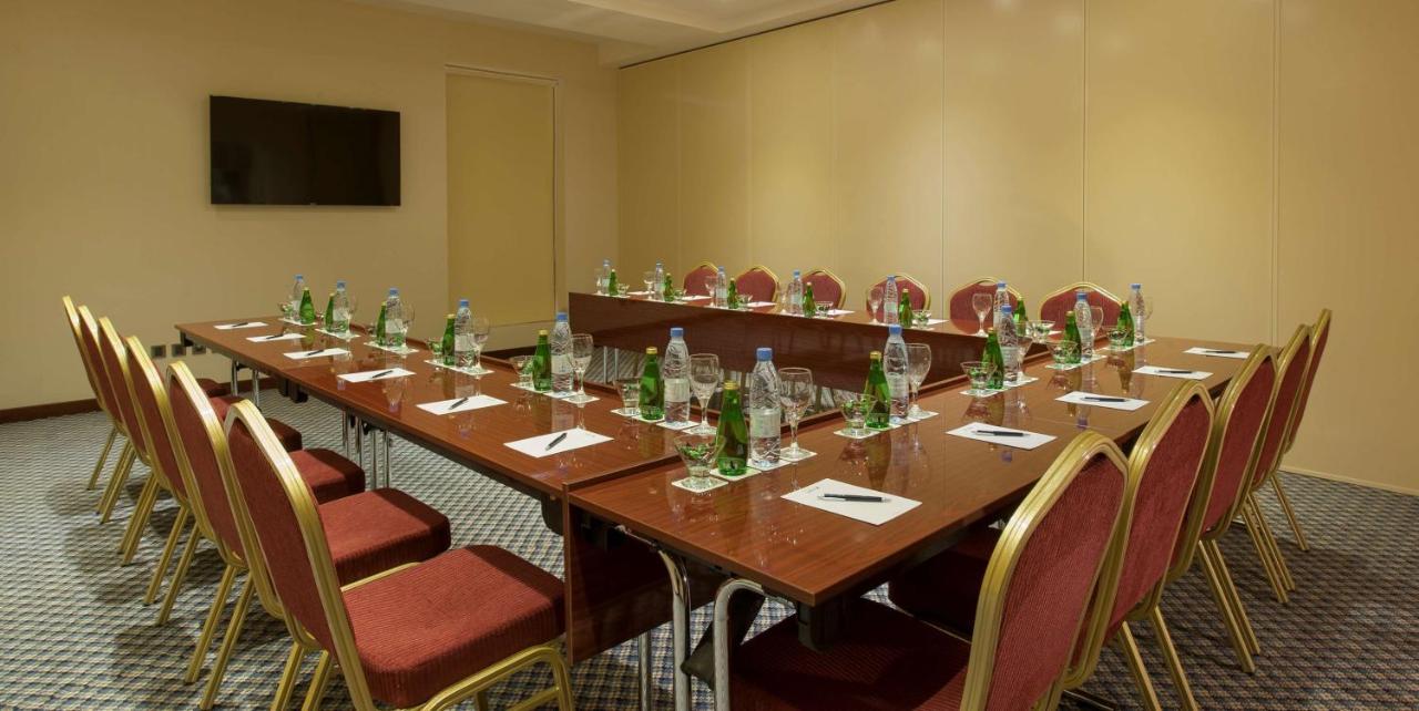 Radisson Blu Hotel, Dhahran Эль-Хубар Экстерьер фото