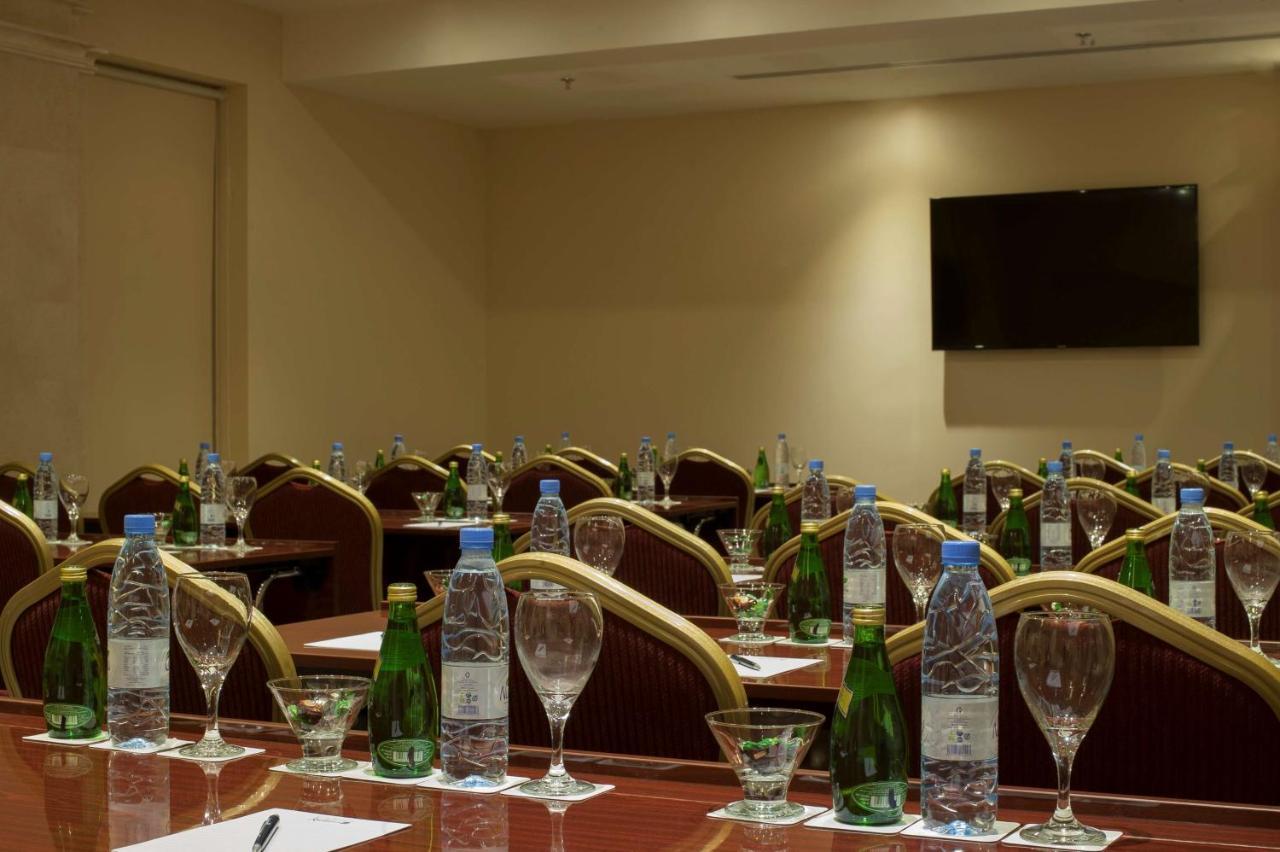Radisson Blu Hotel, Dhahran Эль-Хубар Экстерьер фото