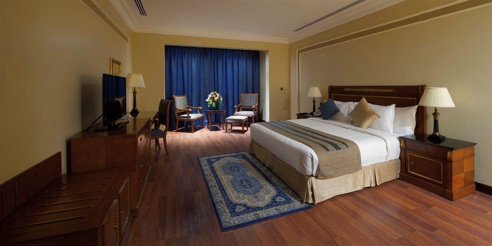 Radisson Blu Hotel, Dhahran Эль-Хубар Экстерьер фото