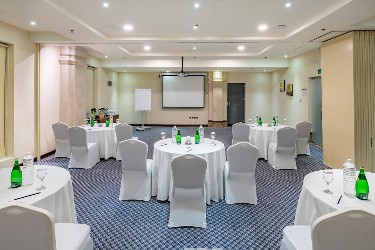 Radisson Blu Hotel, Dhahran Эль-Хубар Экстерьер фото