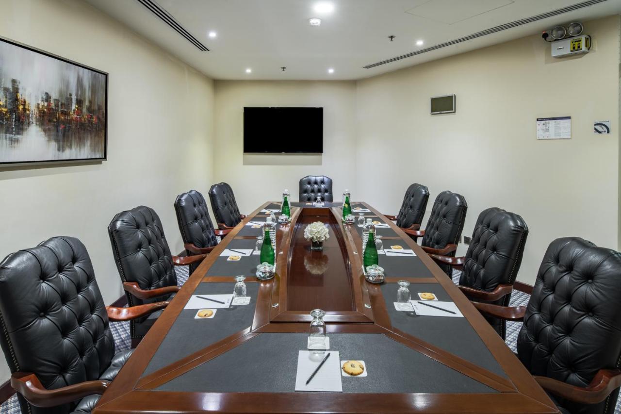 Radisson Blu Hotel, Dhahran Эль-Хубар Экстерьер фото